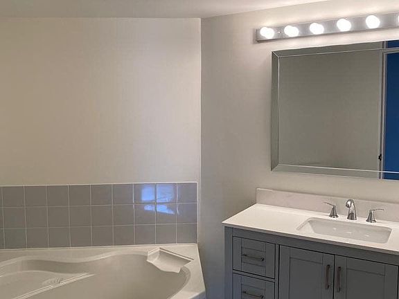 4th image of 3233 Eglinton Ave E #407