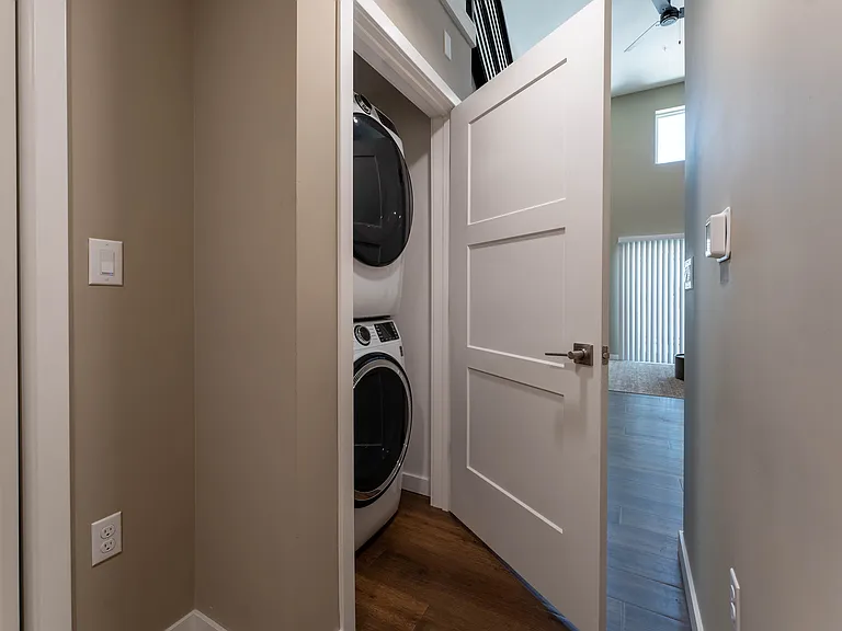 1364 E Battlefield Rd — Photo 96