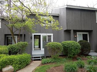 70 Twin Lakes Dr, Fairfield, OH 45014