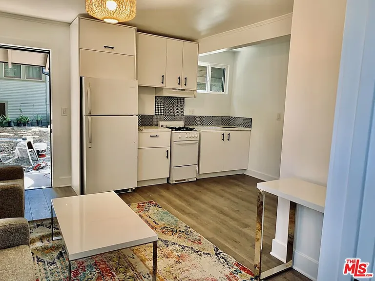 1032 S Burlington Ave #1/2 — Photo 4