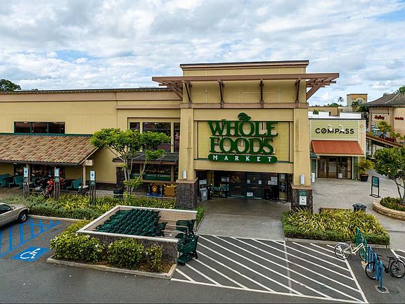 Property is 1.5 miles from Kailua Town