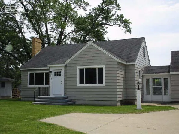 6311 Silver Lake Rd, Linden, MI 48451