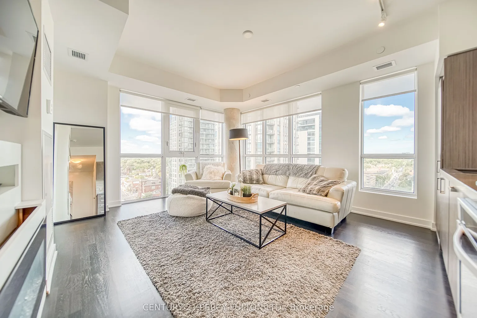 501 Saint Clair Ave W #1211 photo 1