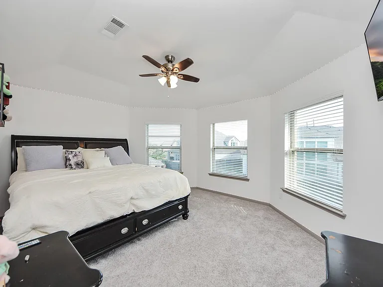 1911 Sapphire Pines Ln — Photo 36