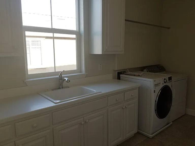199 N Alta Dena St — Photo 15