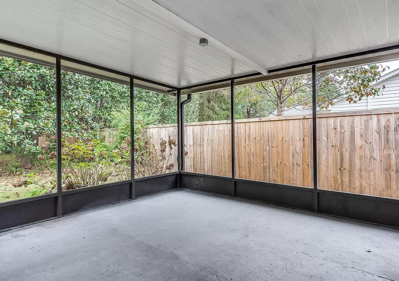 Beautiful Summerville Rent Ready, Fully Renovated Home — Photo 3