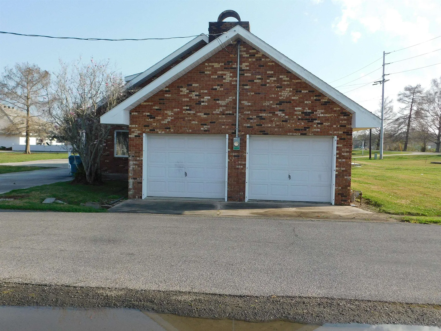 4 bed, 3700 sqft, $2,500 — Photo 2