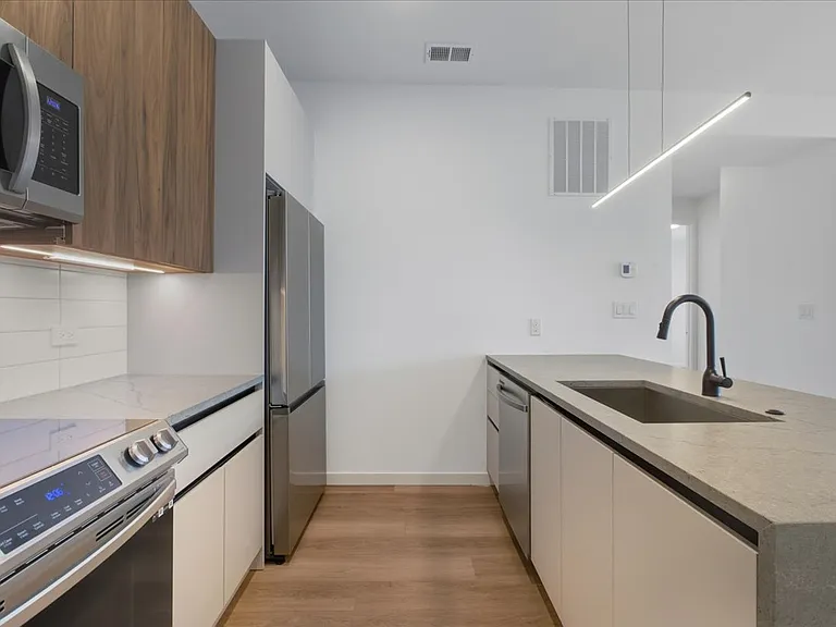 204 S Leavitt St #402 — Photo 8