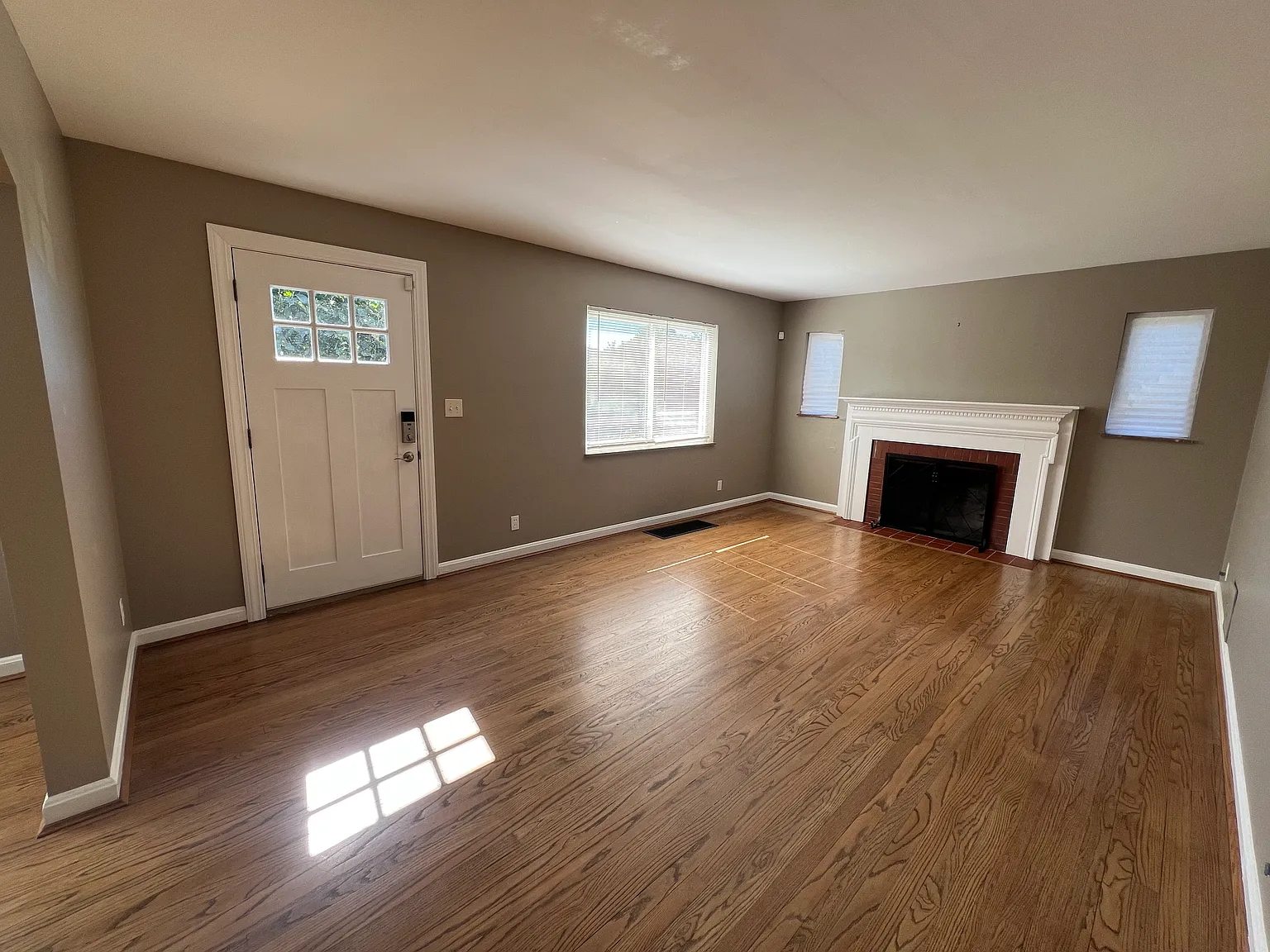 3 bed, 1600 sqft, $2,300 — Photo 4