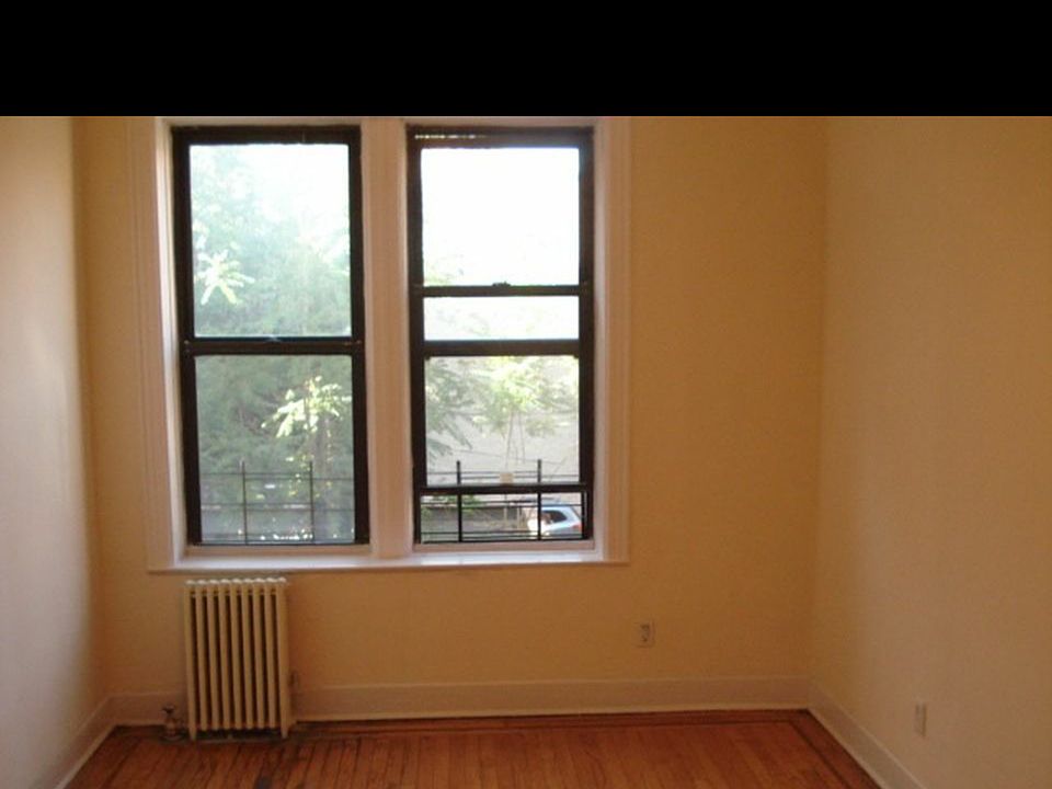 2nd image of 8425 85th Rd #Apartament