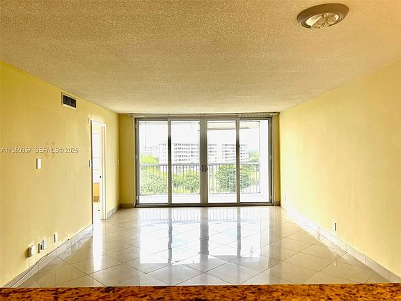 5th image of 2940 N Course Dr APT 910