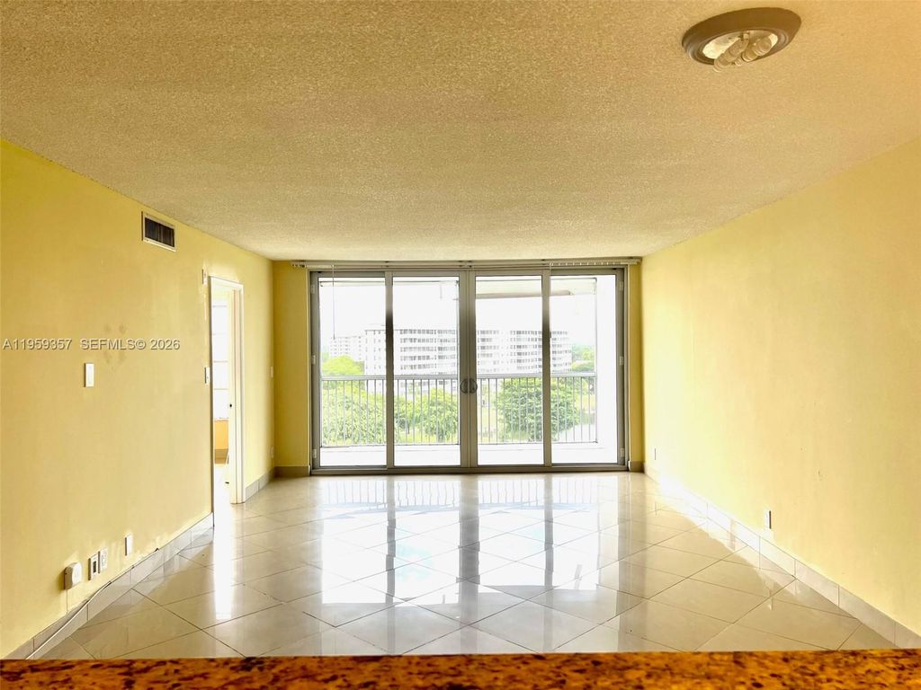 2940 N Course Dr APT 910, photo 5