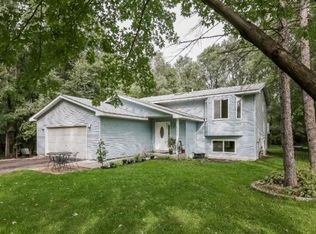 8133 Woodlawn Dr, Mounds View, MN 55112