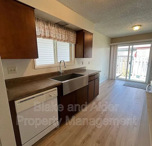 5531 SW Lombard Ave — Photo 9