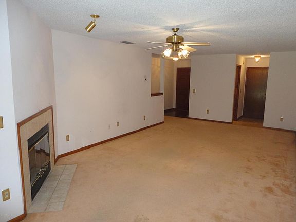 3rd image of 3927 Laurelwood Dr