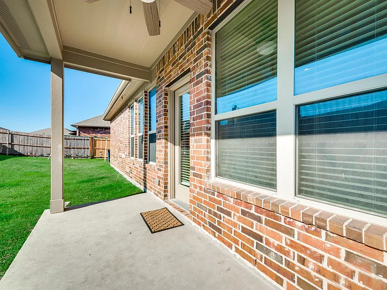 1404 Nacona Dr — Photo 23