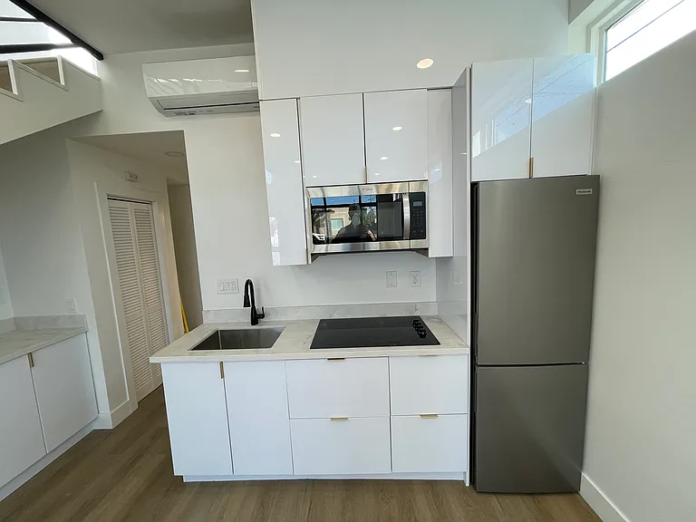 3231 Myrtle Ave — Photo 6