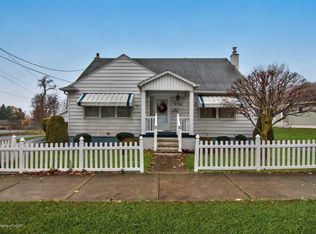 578 W 8th St, West Wyoming, PA 18644