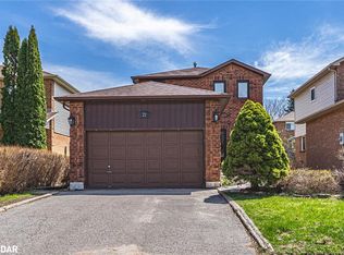 21 Cuthbert St, Barrie, ON L4N6X8
