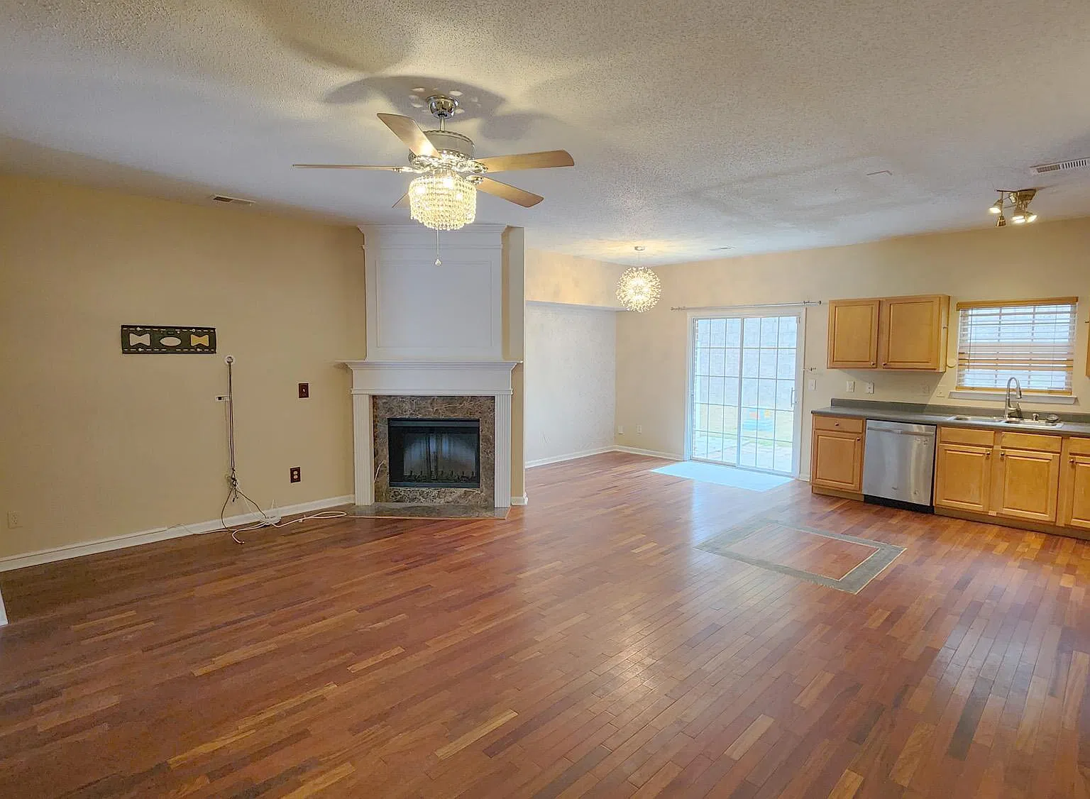 3 bed, 1602 sqft, $2,050 — Photo 2