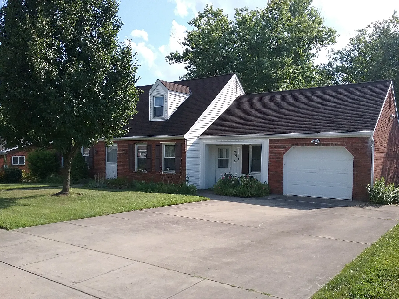 201 Daverick Ct photo 1
