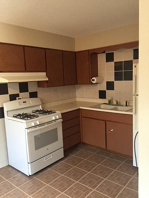 2nd image of 3831 Ivanhoe Ct APT B