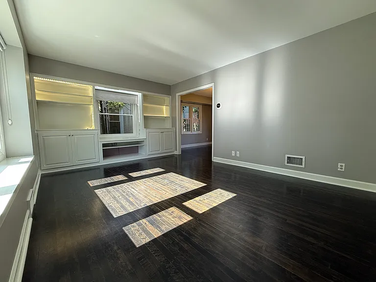 5577 N Kent Ave — Photo 4