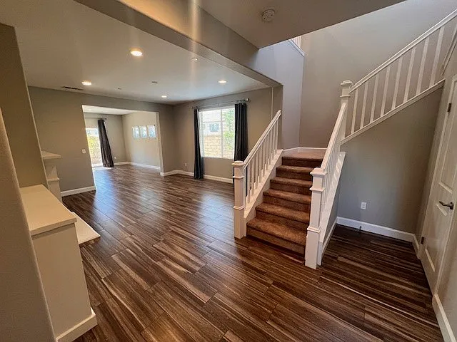 4 bed, 2.5 bath, 2385 sqft, $4,600 — Photo 3