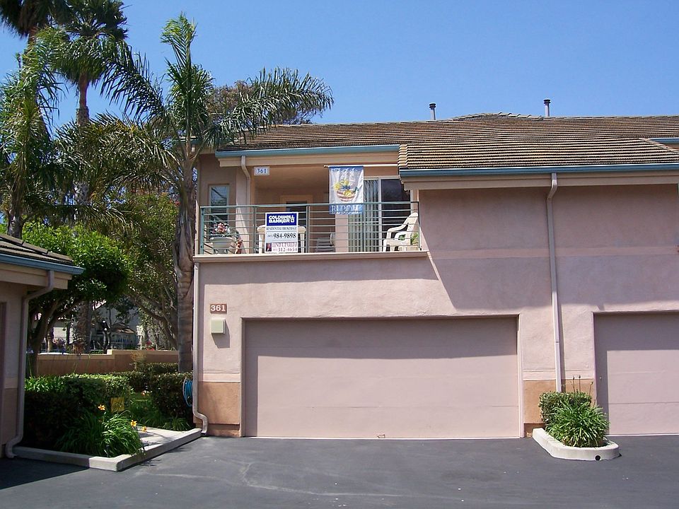 peaceful end unit overlooking creek and park
