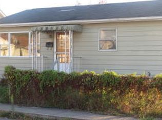 222 7th St, Rainelle, WV 25962