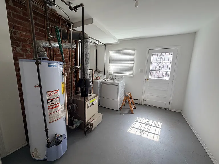 86-79 Palo Alto St — Photo 23