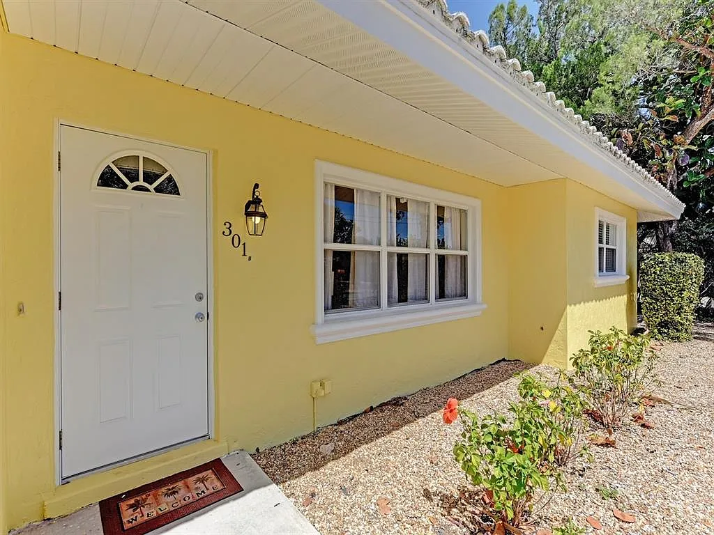 2 bed, 2.0 bath, 1144 sqft, $12,600 — Photo 1