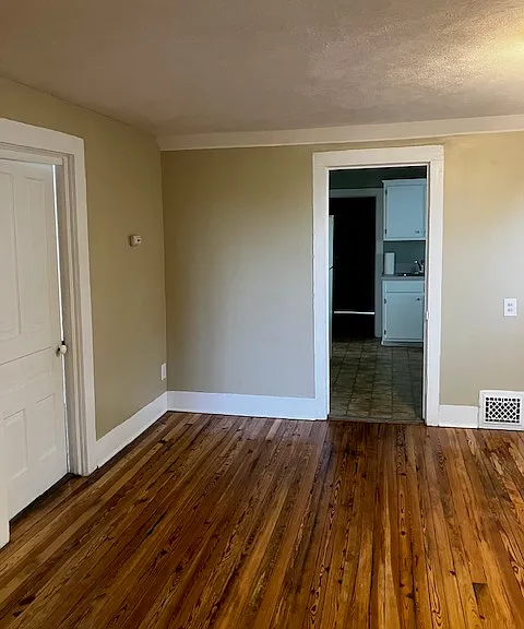 Dining room to kitchen