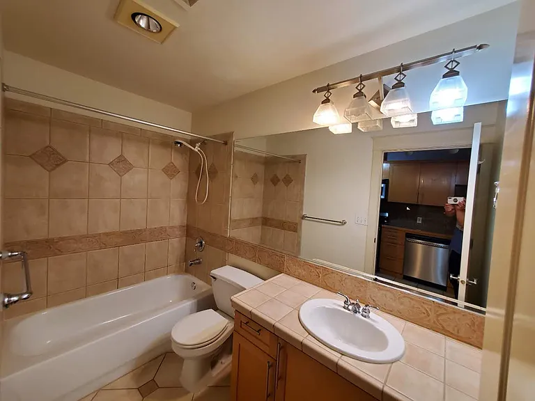 326 Queen Anne Ave N #402 — Photo 7
