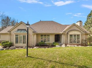 2408 Hickory Glen Dr, Bloomfield Hills, MI 48304