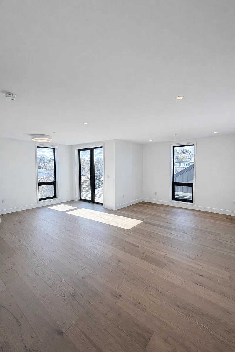 Building Photo - 1121 Dorchester Ave #406