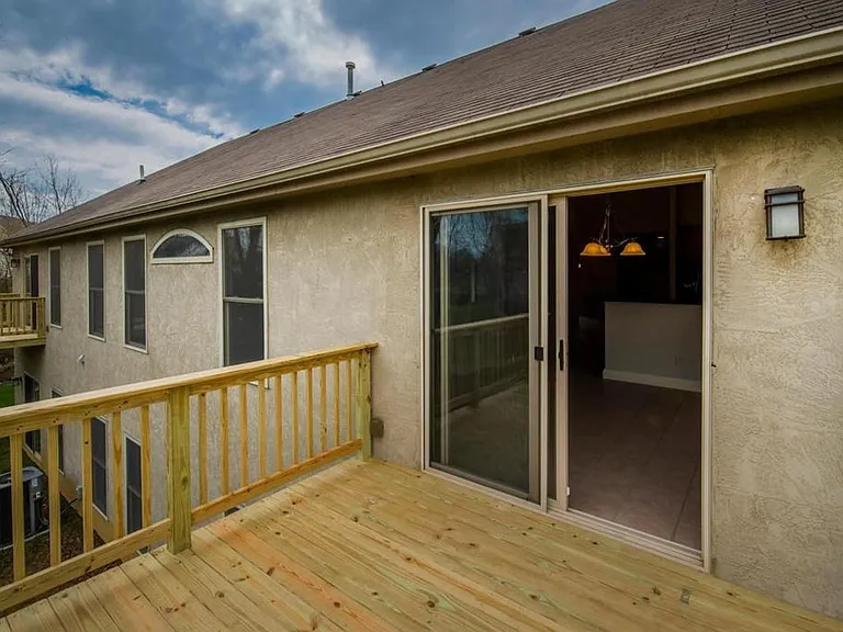 2323 Charoe St — Photo 15