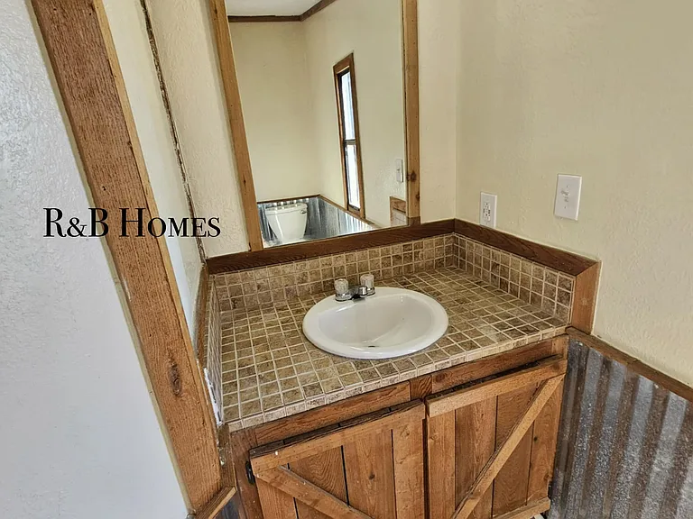 326 Johnston Dr — Photo 9