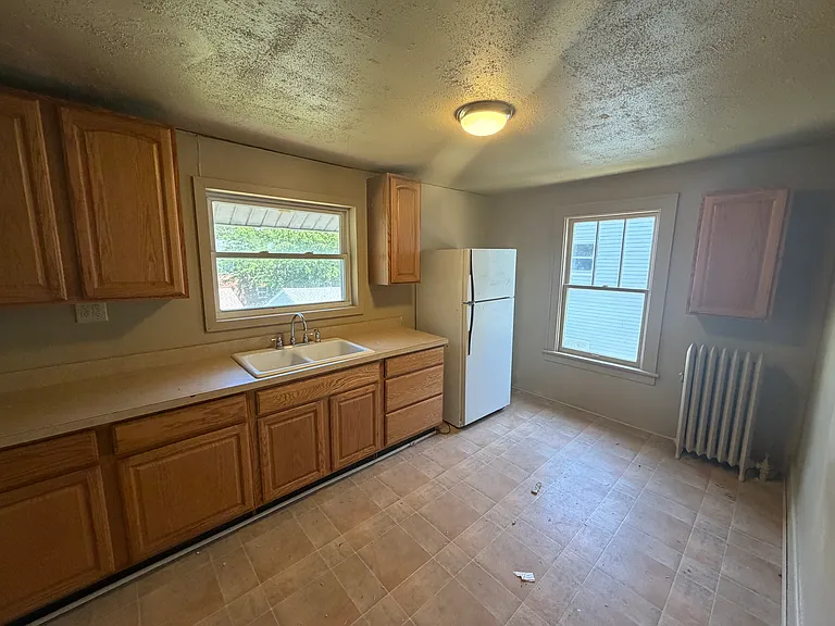 115 E 8th St #2 — Photo 6