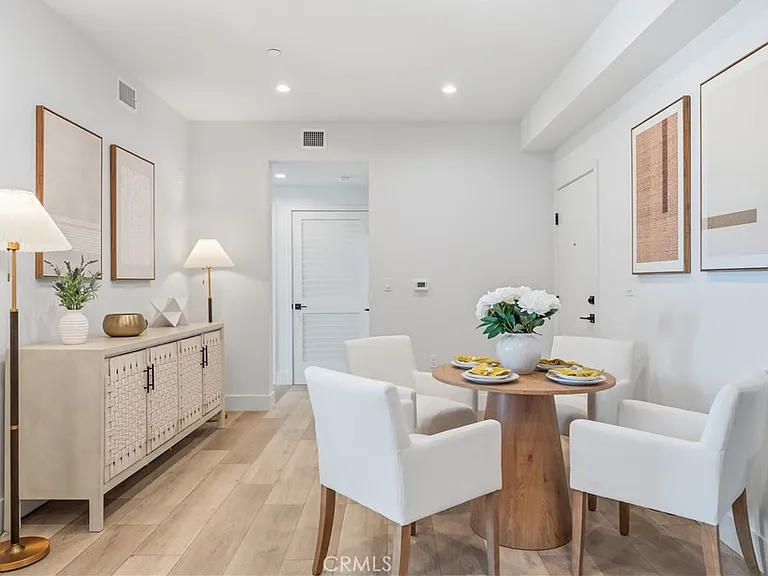 150 S Oak Knoll Ave #105 — Photo 3
