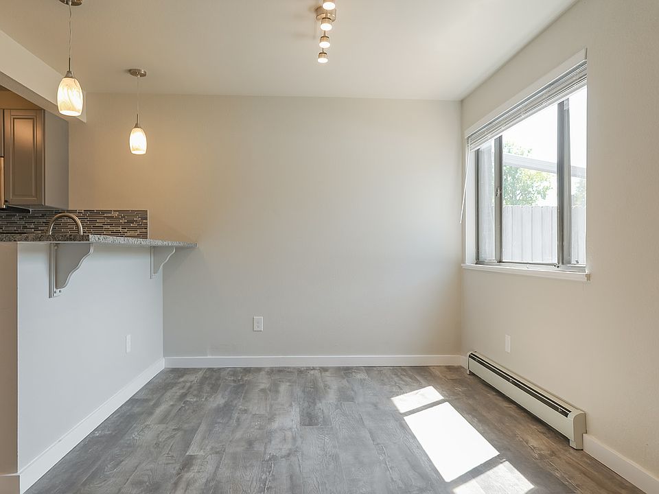 795 30th St Dining Room