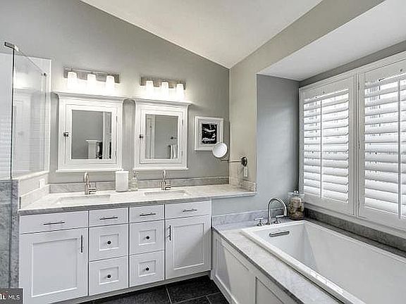 3rd image of 2240 Journet Dr