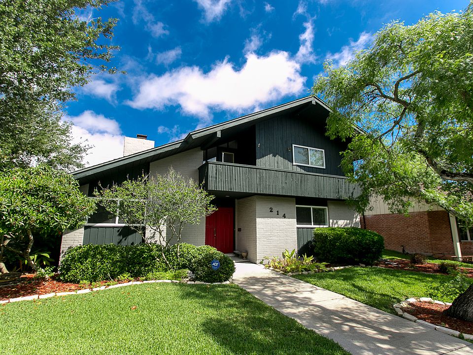 1st image of 214 Dolphin Pl