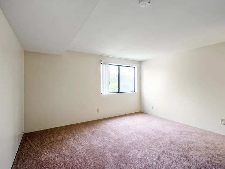 Greenwich Manor Apartments — Photo 54