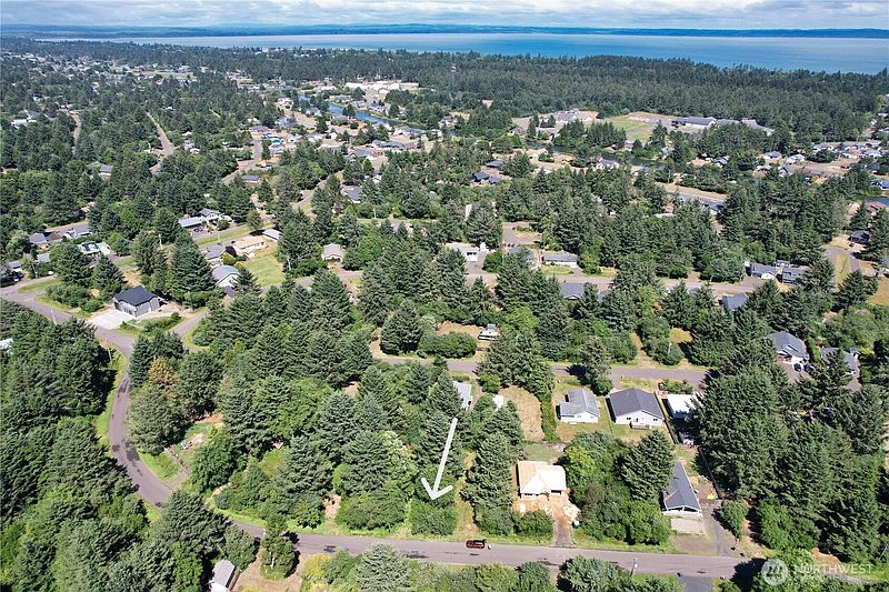 4th image of 372 Cygnus Avenue SW