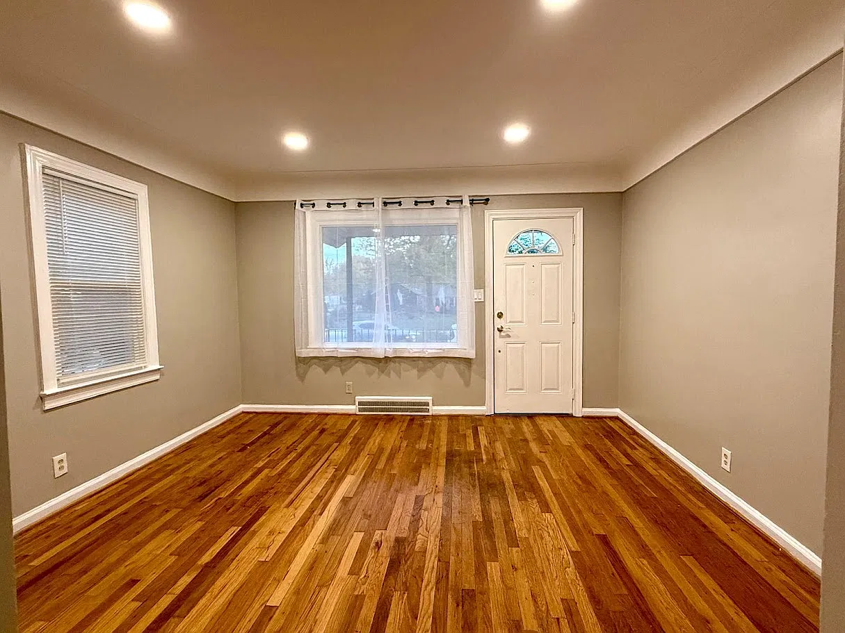 3 bed, 993 sqft, $1,345 — Photo 3