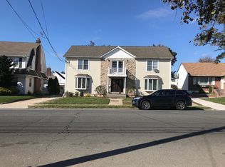 90 Rockaway Pkwy, Valley Stream, NY 11580