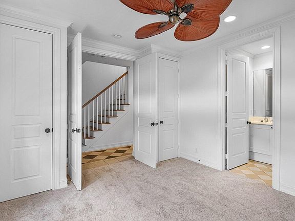 5th image of 332 W Mallory Circle