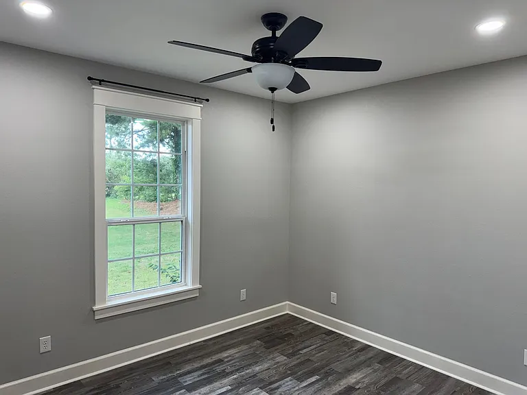 323 Eastdale Ln — Photo 11