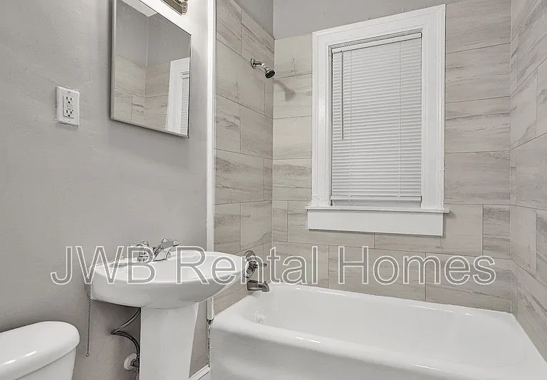 1508 McDuff Ave S #7 — Photo 6